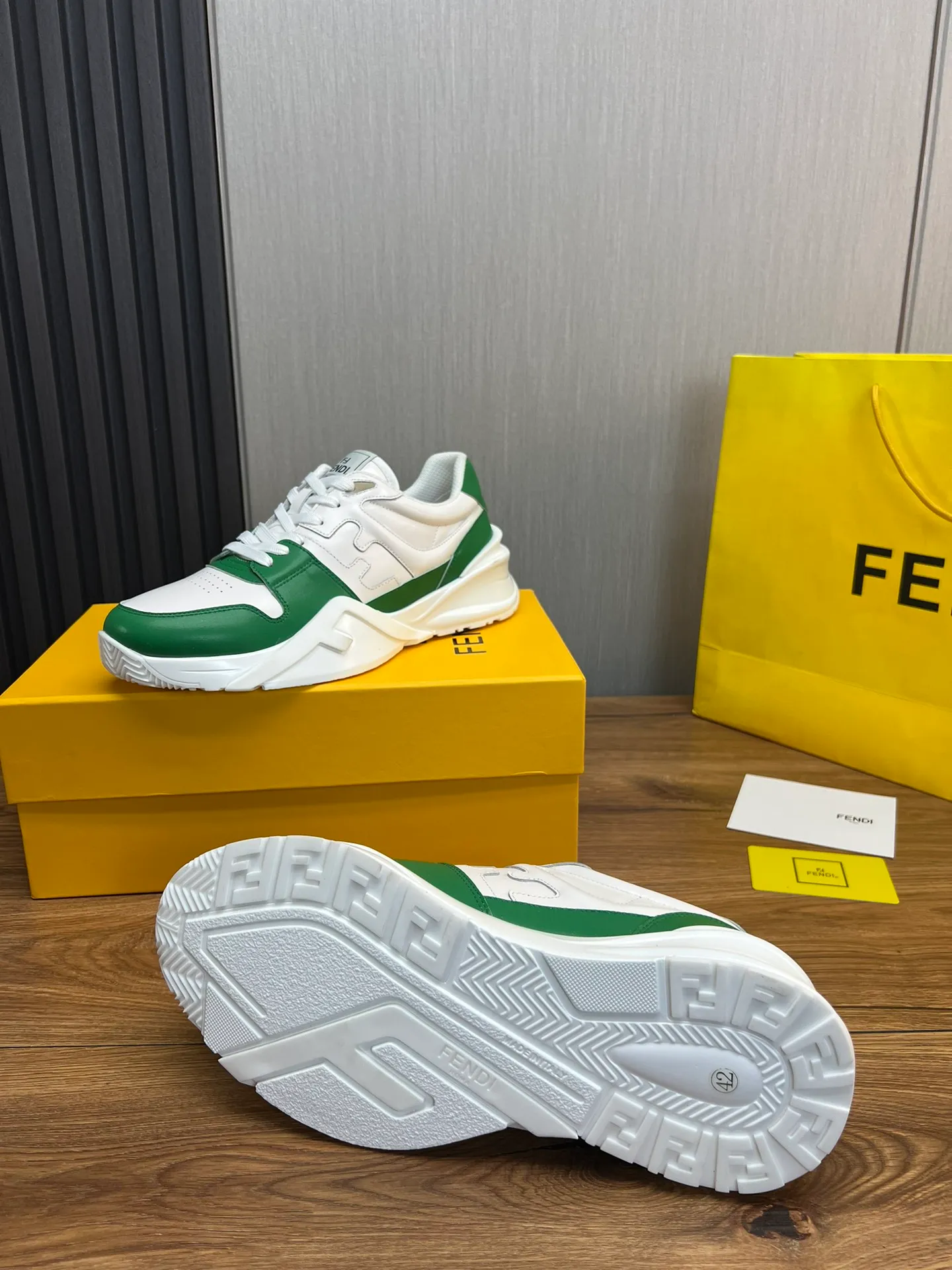 Men's shoes 💰520💰 Fendi [Fendi] hot style is on the market 🔥Fashionable casual men's shoes 🔱 Made of original cowhide + breathable mesh lining + sheepskin feet, perfect shape, top quality, you deserve it 🔜Original outsole, ultra-light, non-slip and wear-resistant 👣 Standard size 38-44 (customized in 45)